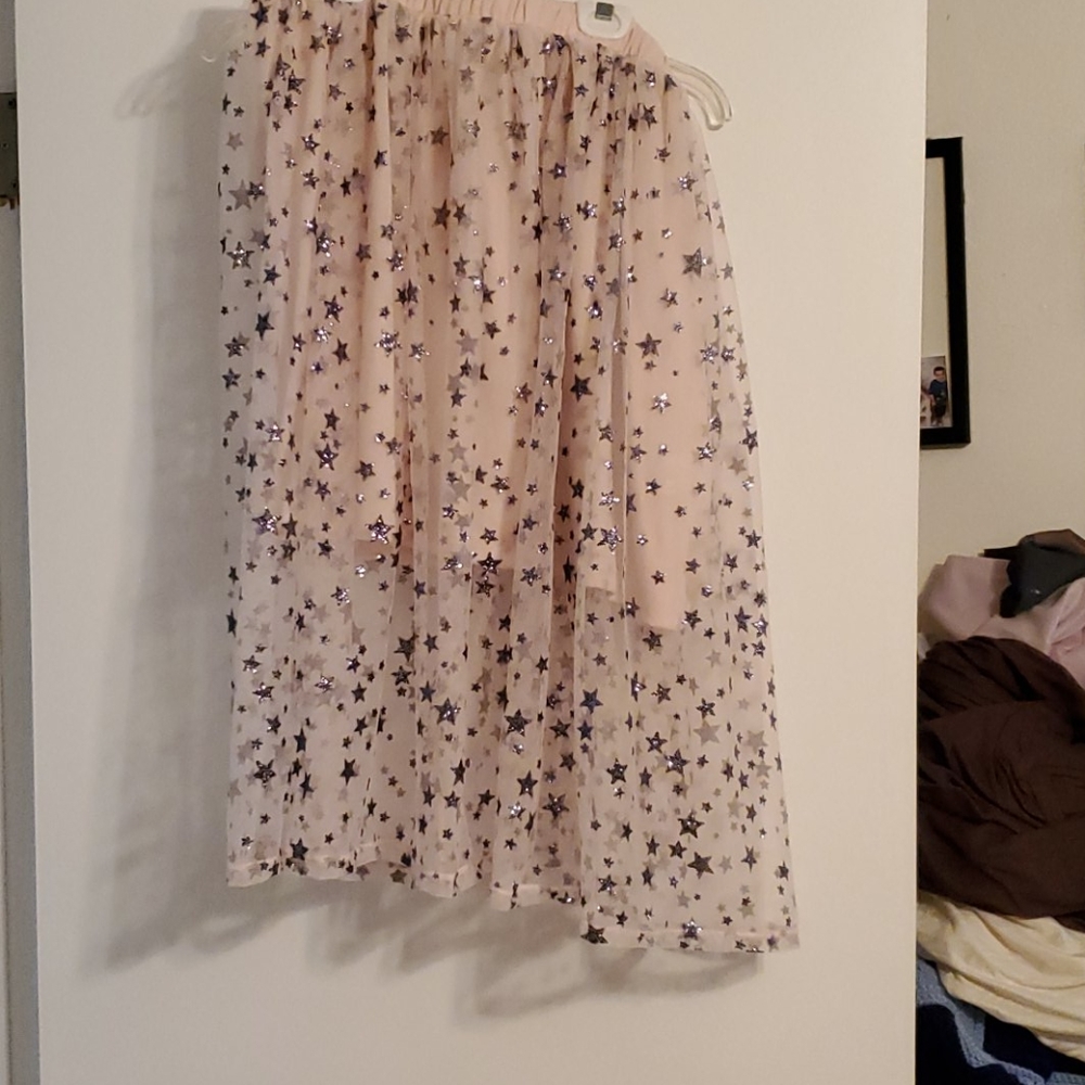 Size 2x pink fluffy skirt with glitter silver star